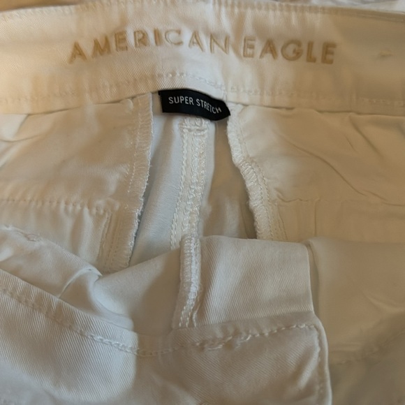 American Eagle Outfitters Super stretch‎ low rise white shorts Sz 4 - Picture 9 of 10